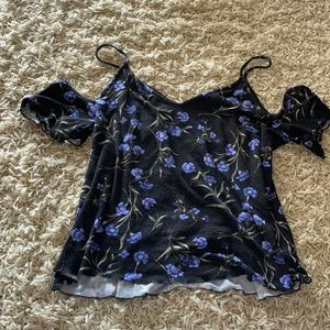 American Eagle Flowy peek a boo shoulder top